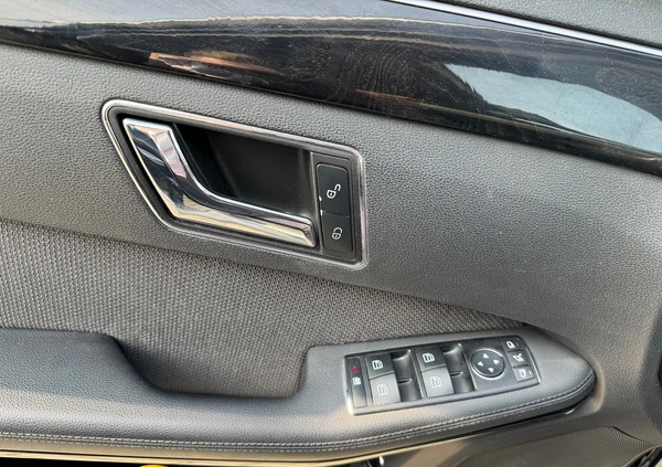 Mercedes-Benz Klasa E cena 40900 przebieg: 232951, rok produkcji 2010 z Pelplin małe 254